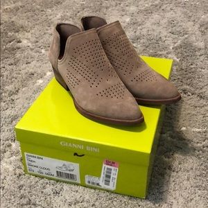 Gianni Bini- ankle booties